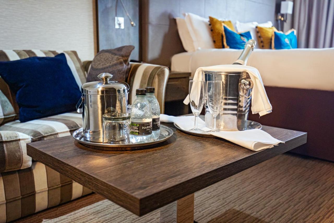 Mercure Milton Keynes Hotel Экстерьер фото