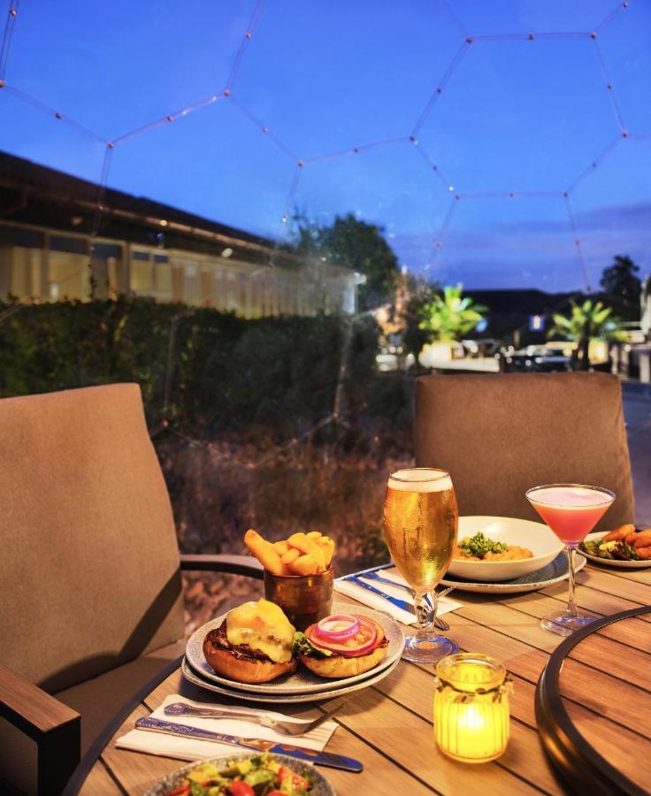 Mercure Milton Keynes Hotel Экстерьер фото