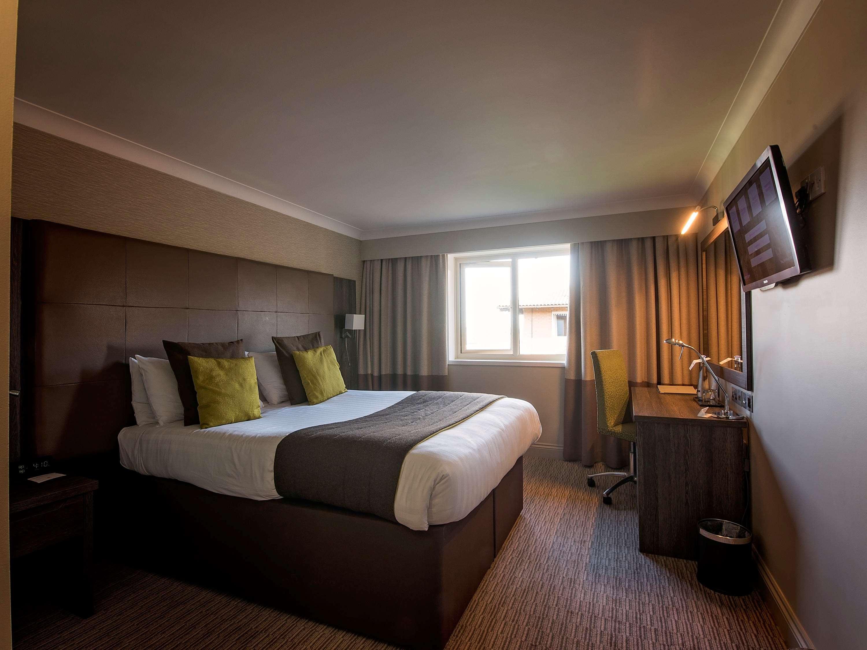 Mercure Milton Keynes Hotel Экстерьер фото