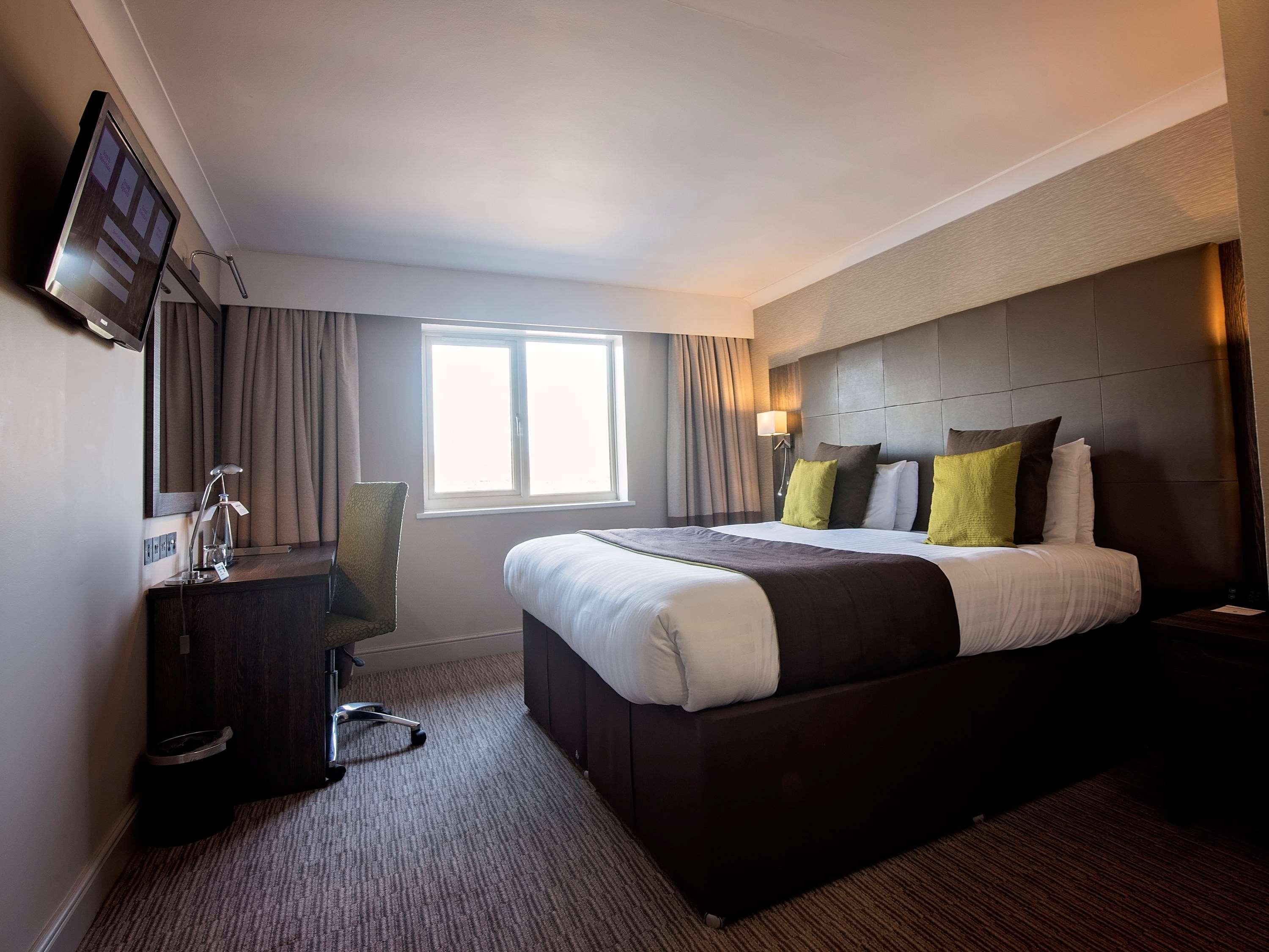 Mercure Milton Keynes Hotel Экстерьер фото