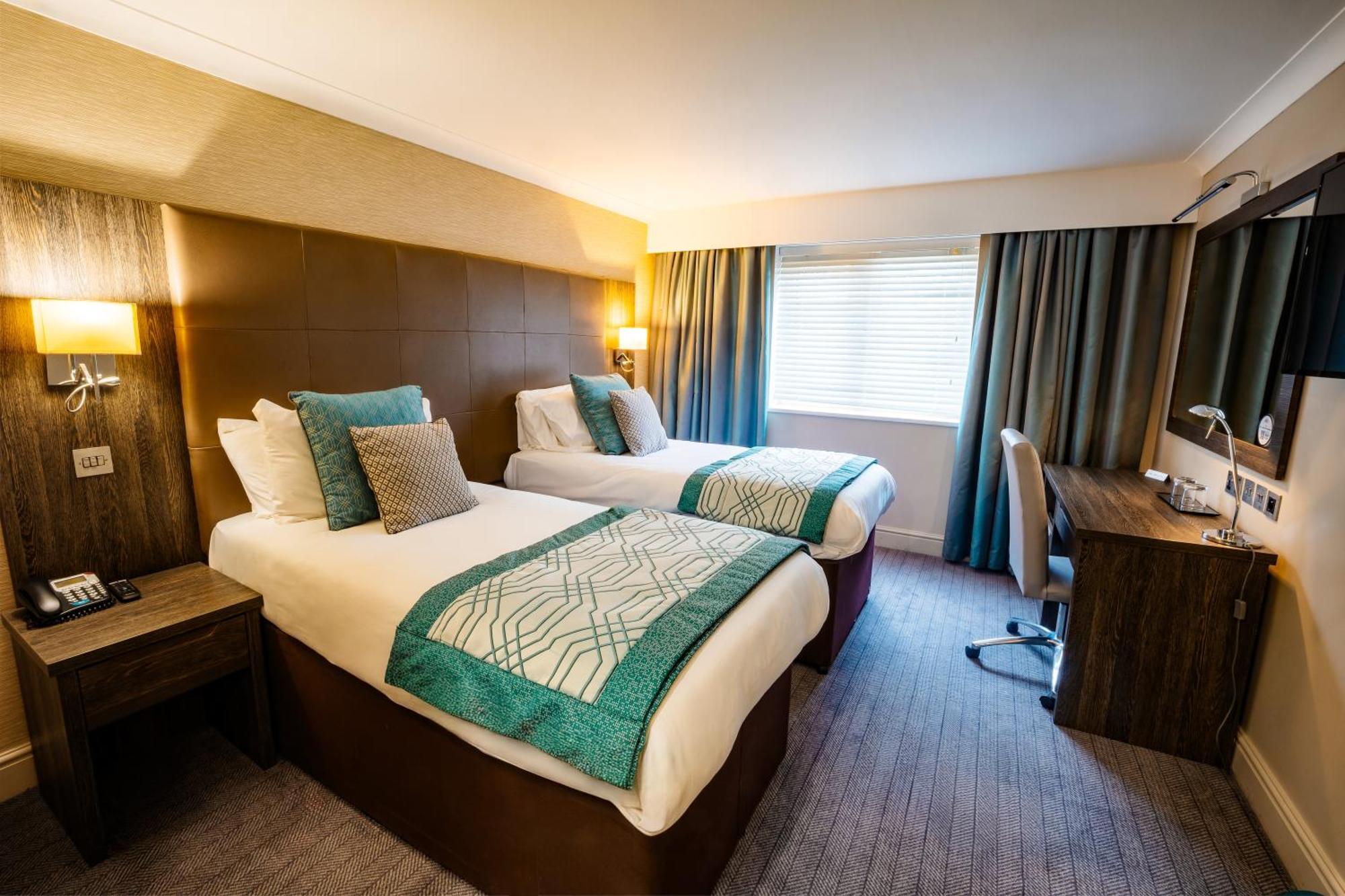 Mercure Milton Keynes Hotel Экстерьер фото