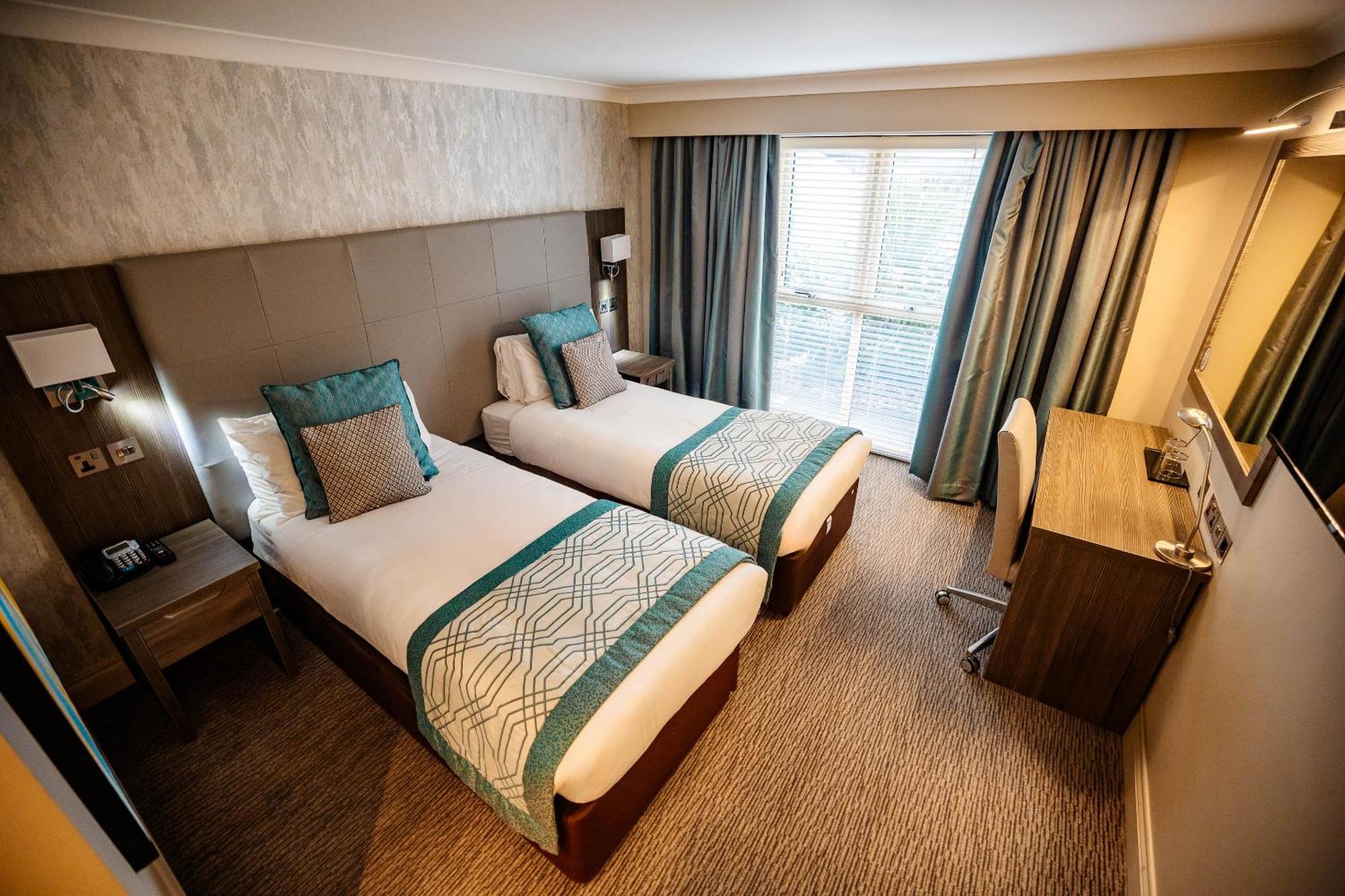 Mercure Milton Keynes Hotel Экстерьер фото