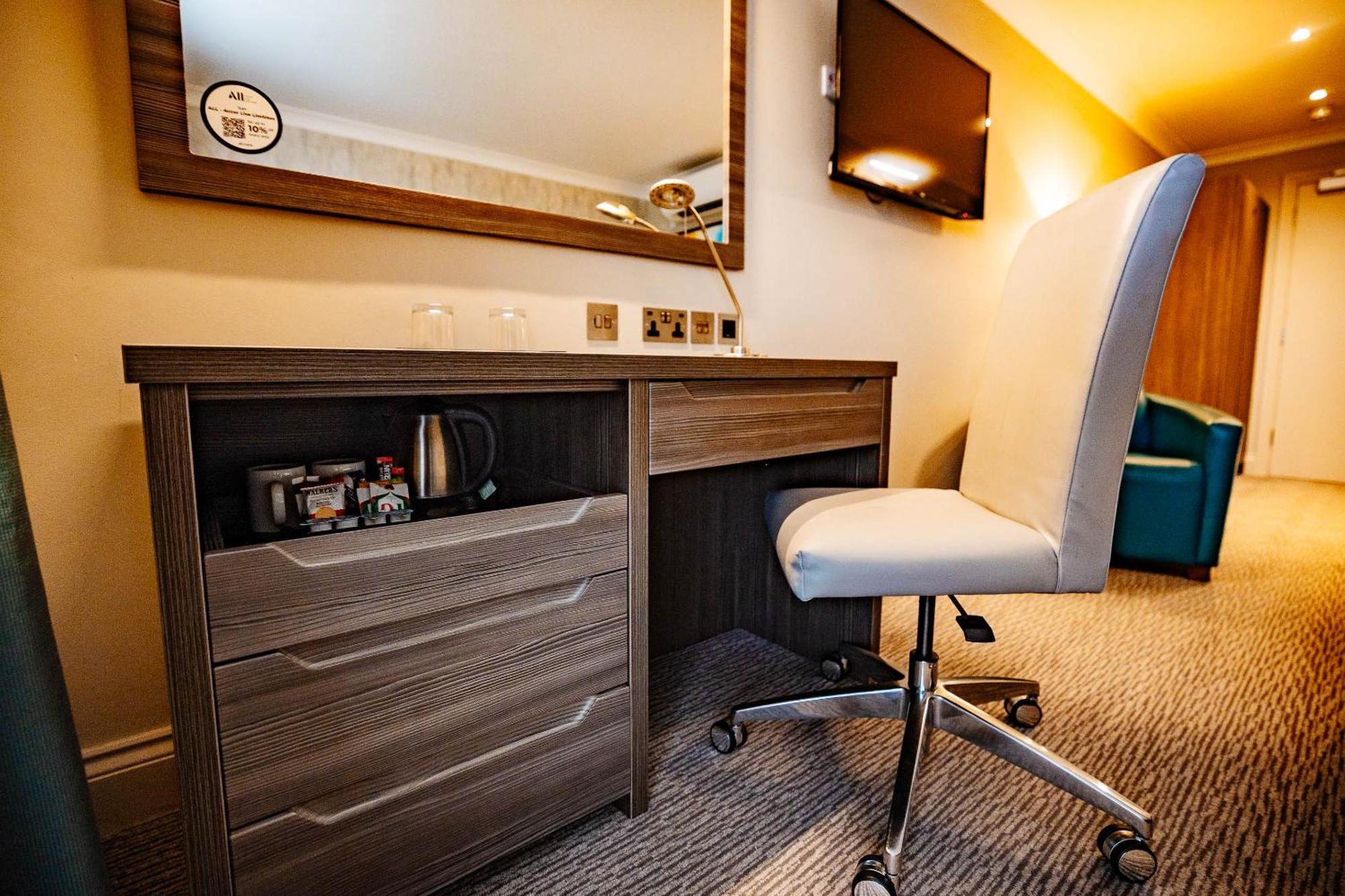 Mercure Milton Keynes Hotel Экстерьер фото