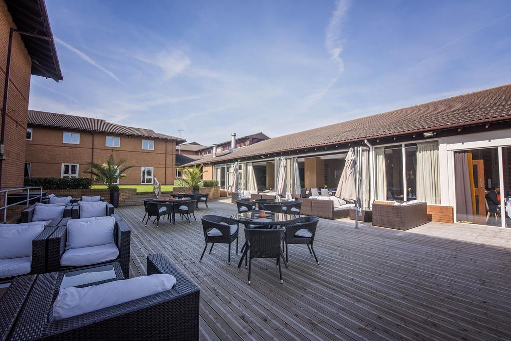 Mercure Milton Keynes Hotel Экстерьер фото